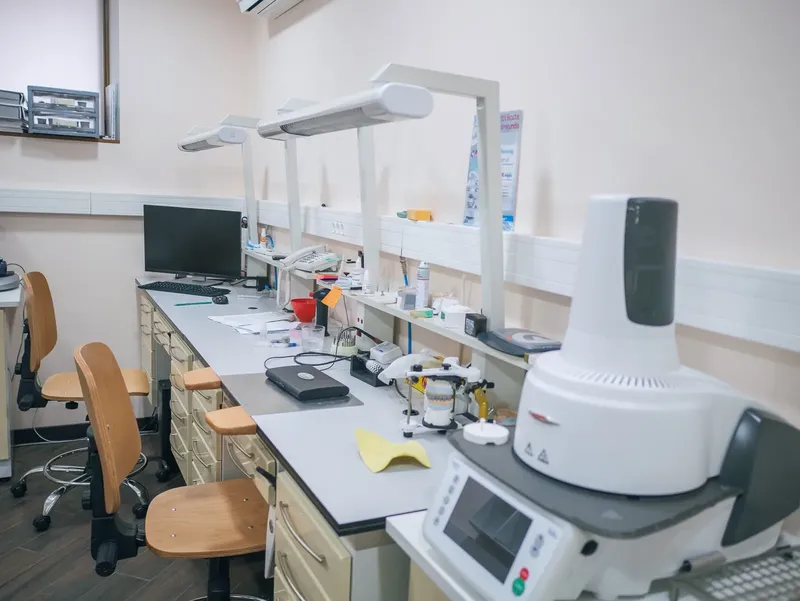 Dental laboratory workspace with design and milling equipment